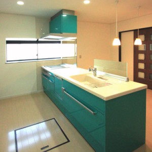 グリーン色（緑色）のキッチンにリフォーム。とっても満足です。岐阜県瑞穂市 施工事例写真